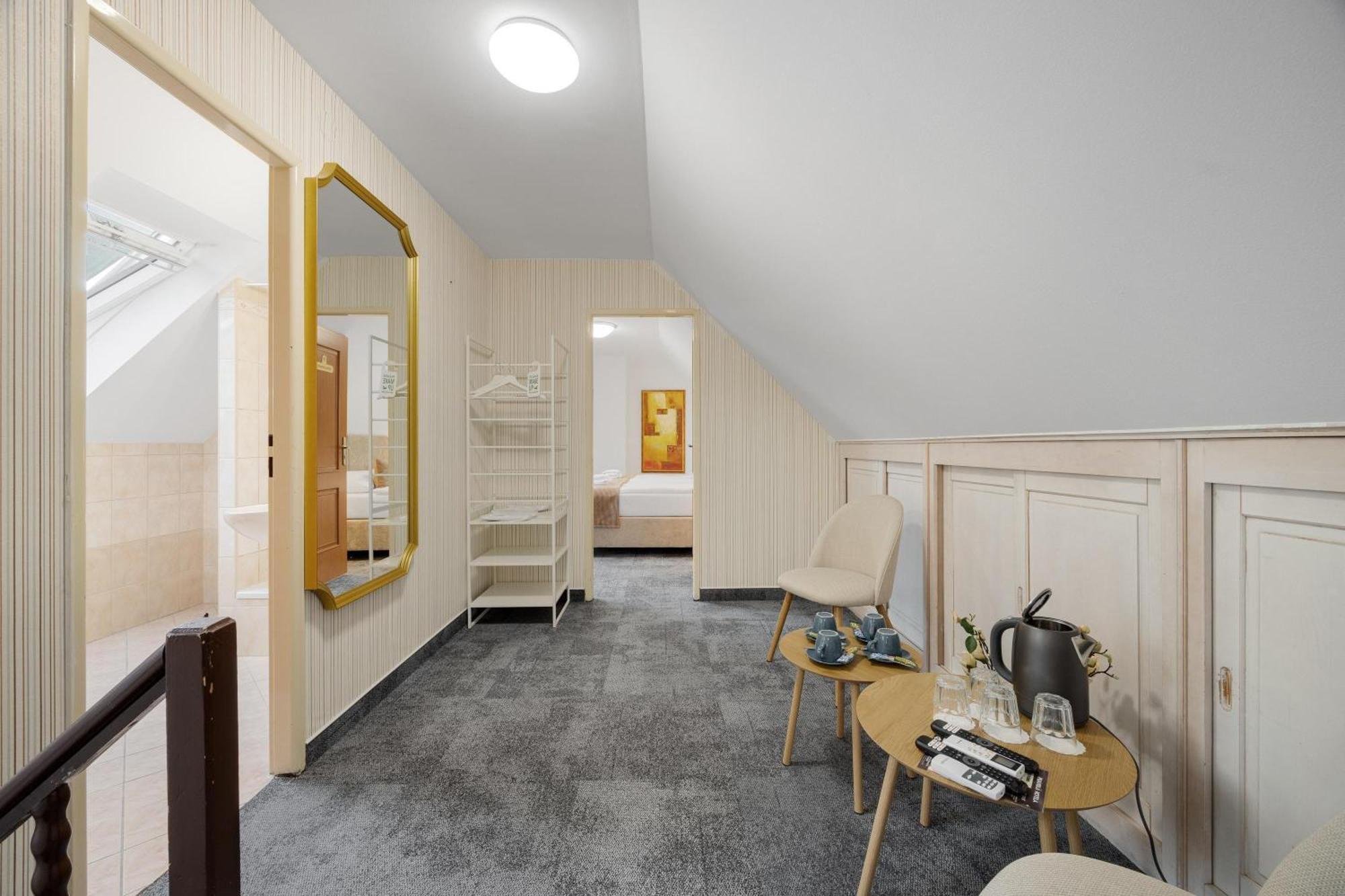 Hotel Reverie - Dependance, Check-In At Metropolitan Star Bratislava Exterior photo