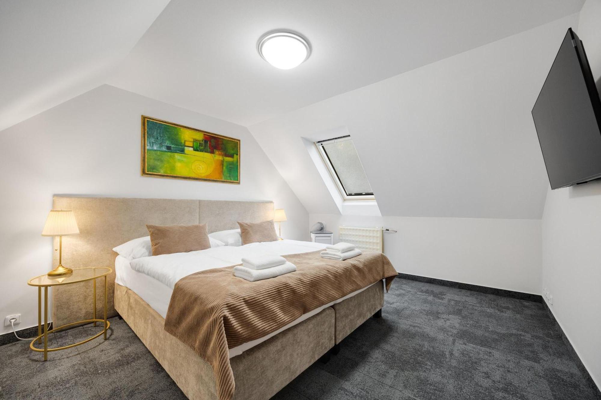 Hotel Reverie - Dependance, Check-In At Metropolitan Star Bratislava Exterior photo