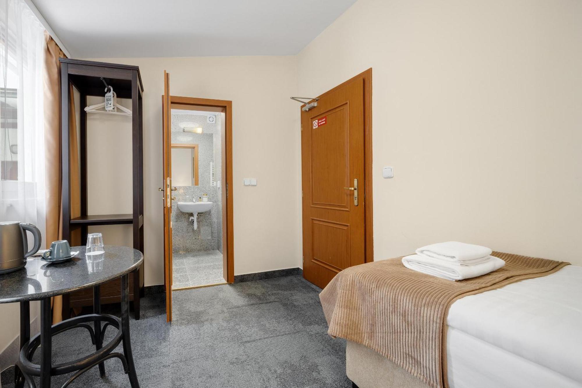 Hotel Reverie - Dependance, Check-In At Metropolitan Star Bratislava Exterior photo